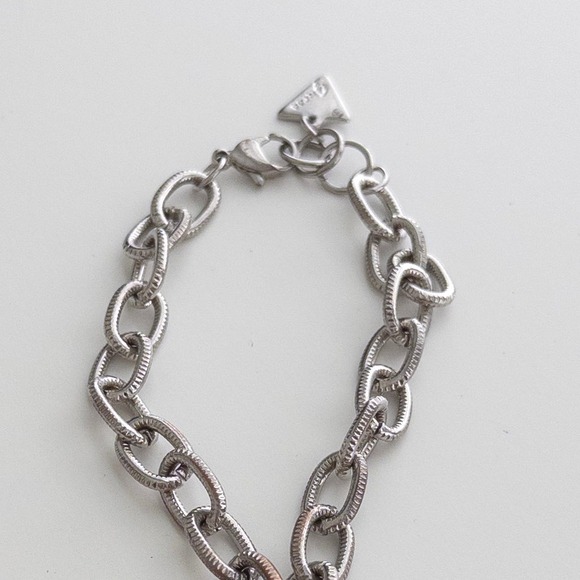 VTG Y2K Guess Womens Bracelet Adjustable Silver Chain Heart Pendant 2000s Bling - Picture 2 of 3